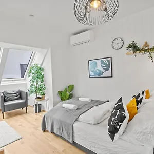 1 Min To Public Transport - 3 Min To Supermarket And Pharmacy - On-site Parking For 19,90 Eur Viena